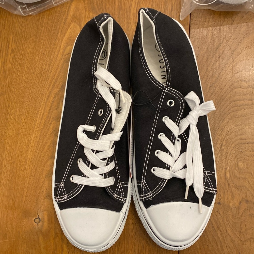 Women’s Josiny Lace Up Canvas Sneakers.  Black w/White soles‎